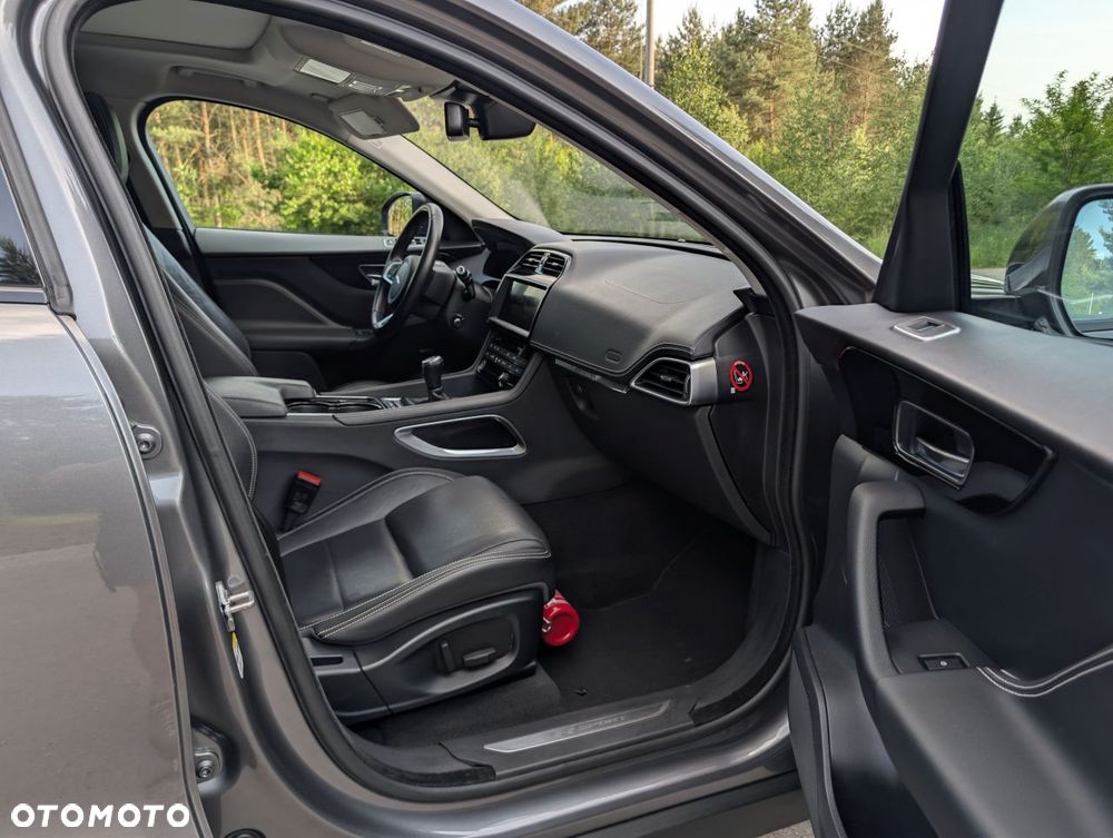 Jaguar F-Pace 20d AWD R-Sport - 24