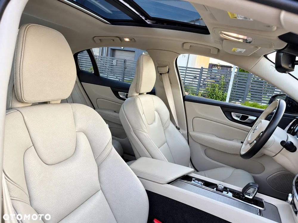 Volvo S60 B5 B R-Design - 11