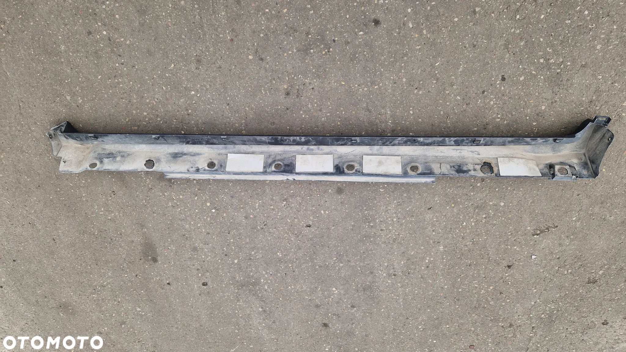 TOYOTA C-HR LISTWA PROGOWA PRAWA 75851F4010 - 2