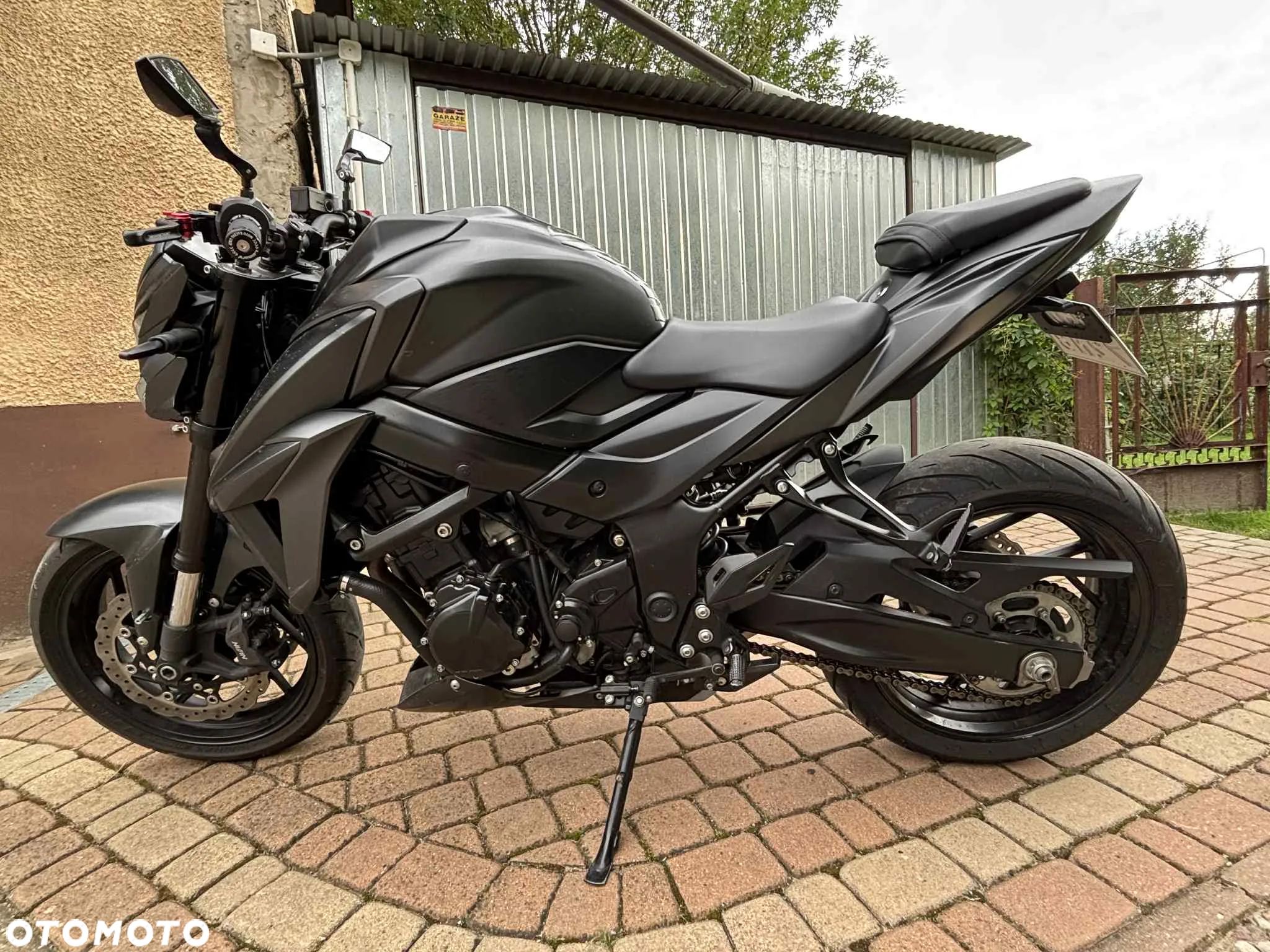 Suzuki GSX - 11