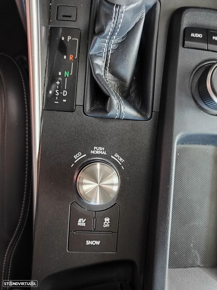 Lexus IS 300H Sport Edition - 36