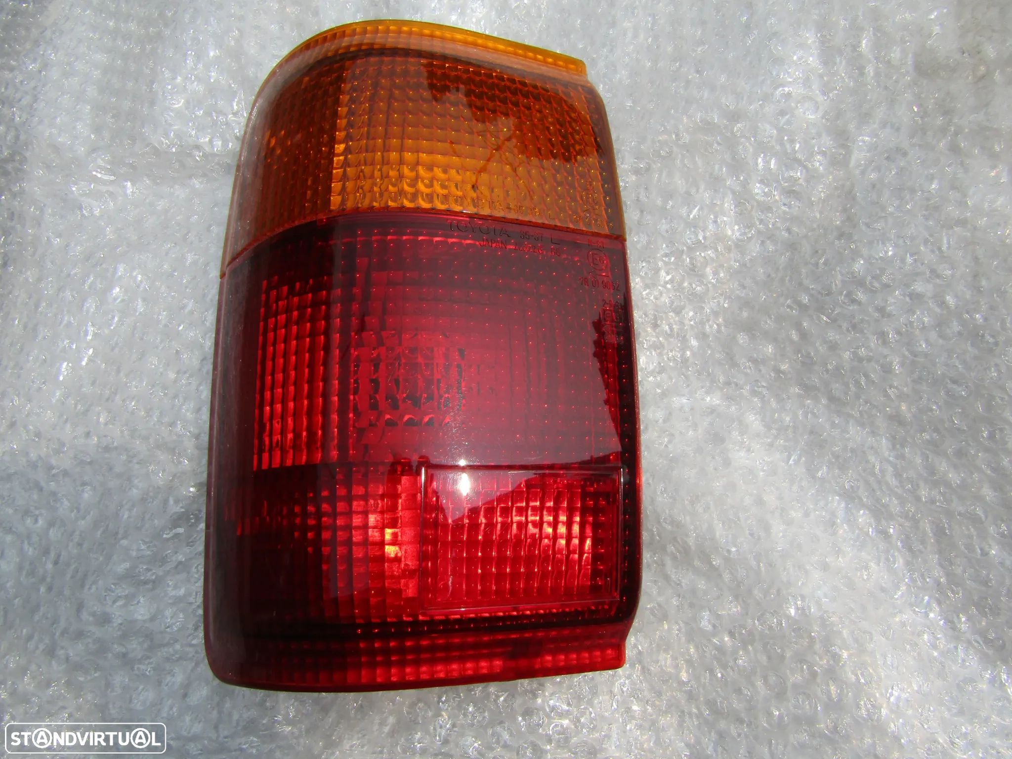 Farolim tras esquerdo TOYOTA HILUX ano 1990/ 95 original - 1