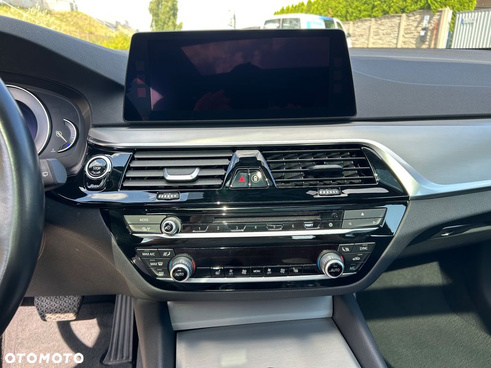 BMW Seria 5 520d Luxury Line - 12