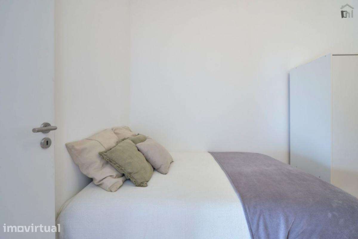Quarto - localizado em Alameda Lisbon - Grande imagem: 2/26