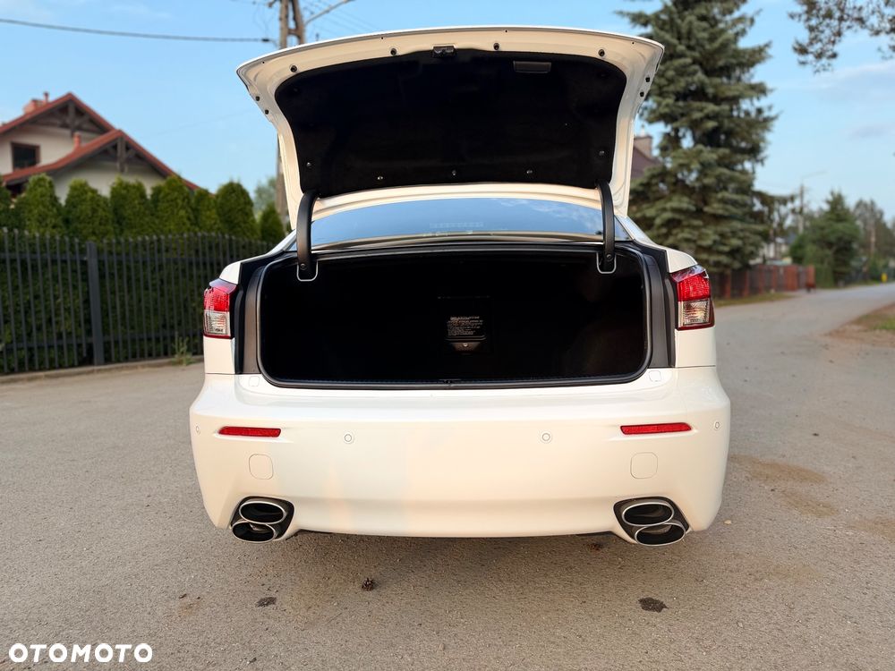Lexus IS - 30