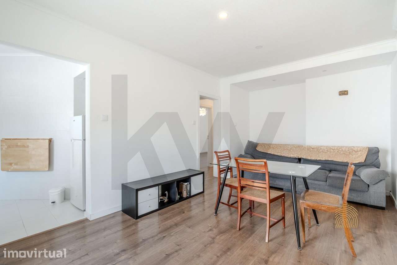 T2 na Cruz Quebrada | Varanda | Potencial Duplex | A 1 min. do Comboio - Grande imagem: 4/25