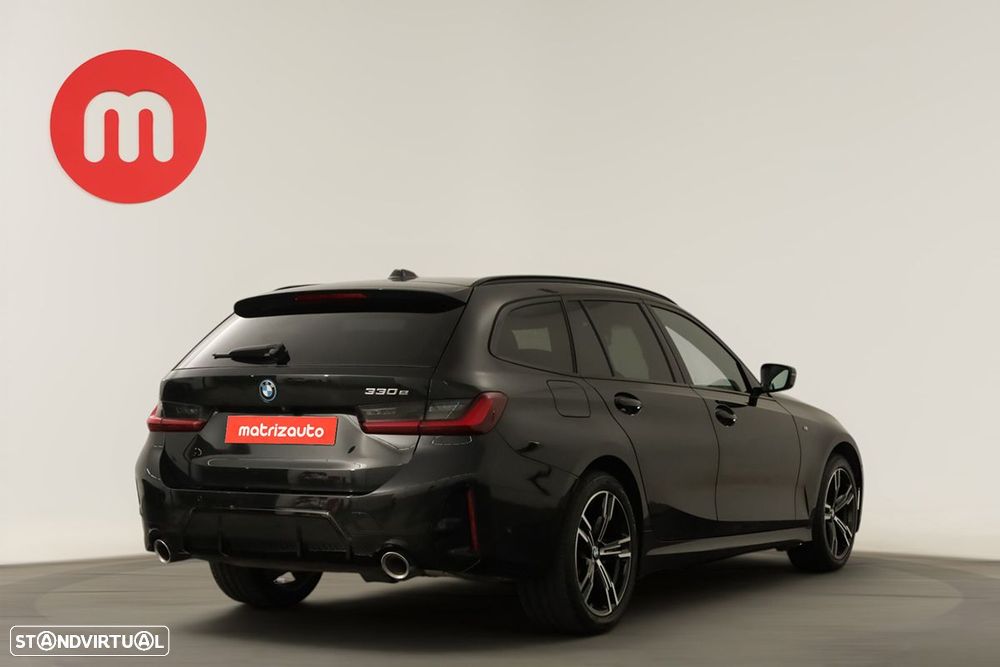 BMW 330 e Edição Desportiva M Auto - 4