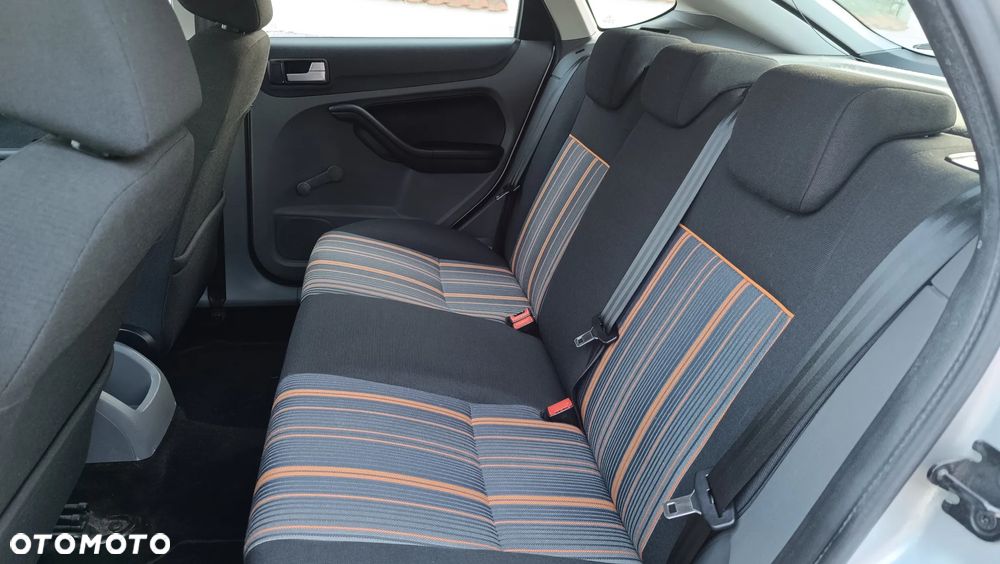 Ford Focus 1.6 16V Style+ - 20