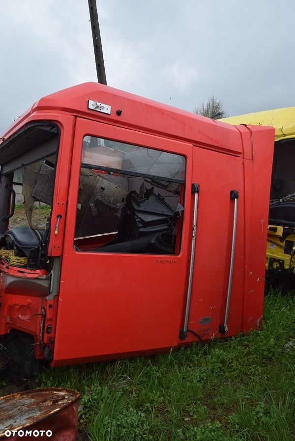 RENAULT MAGNUM DXI DRZWI LEWE GOŁE - 1