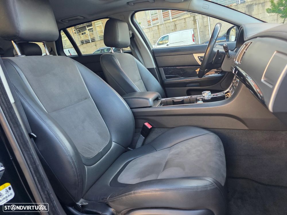 Jaguar XF Sportbrake 2.2 - 19