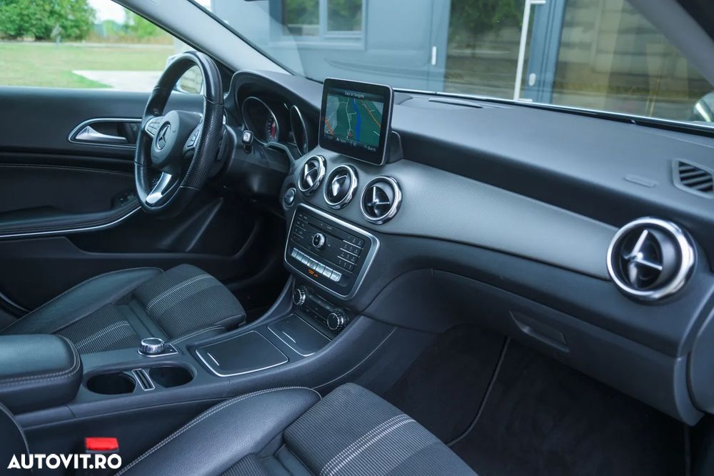Mercedes-Benz GLA 200 7G-DCT SCORE! - 24