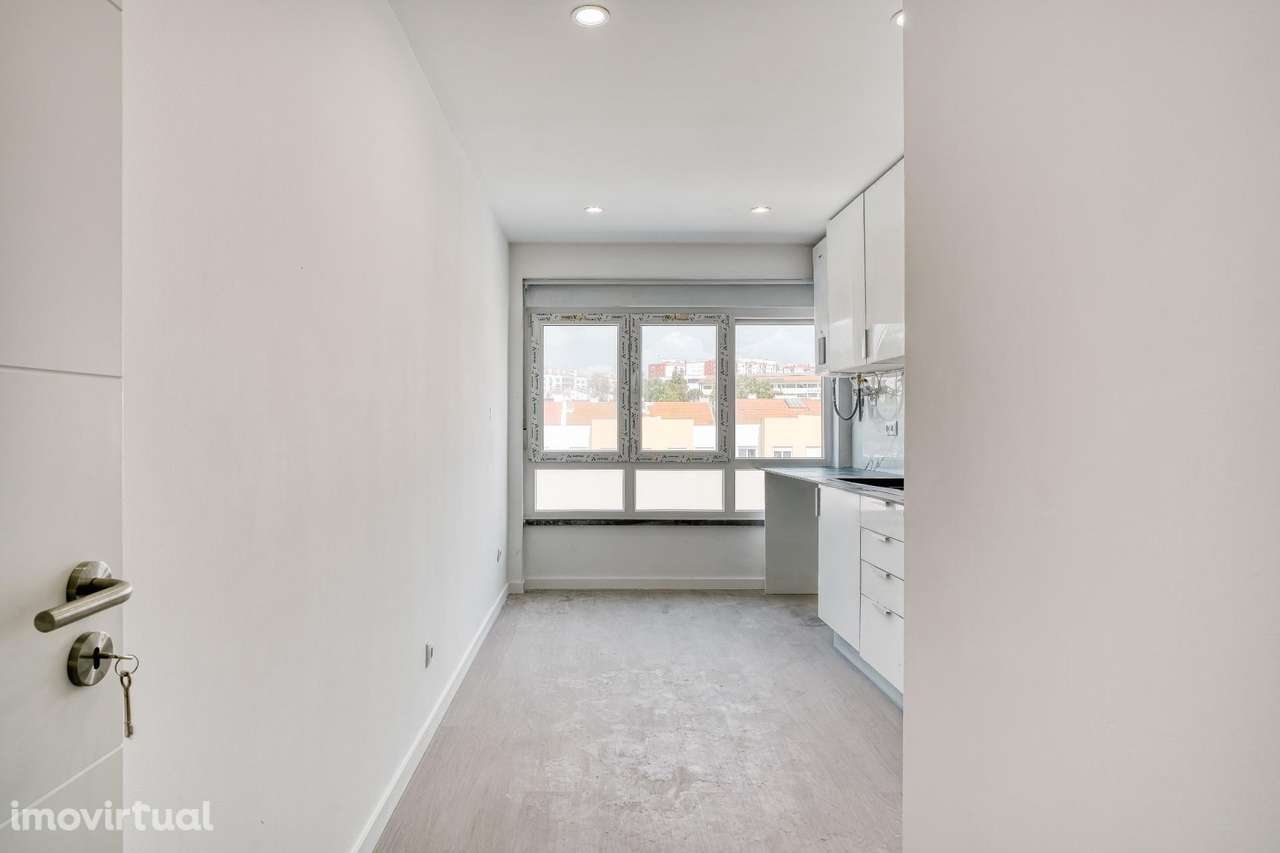 Apartamento T3 Completamente Renovado | Rua da Juventude, Barreiro - Grande imagem: 2/22