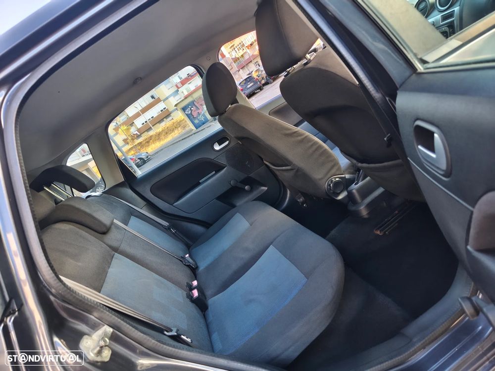 Ford Fiesta 1.25 Trend - 12