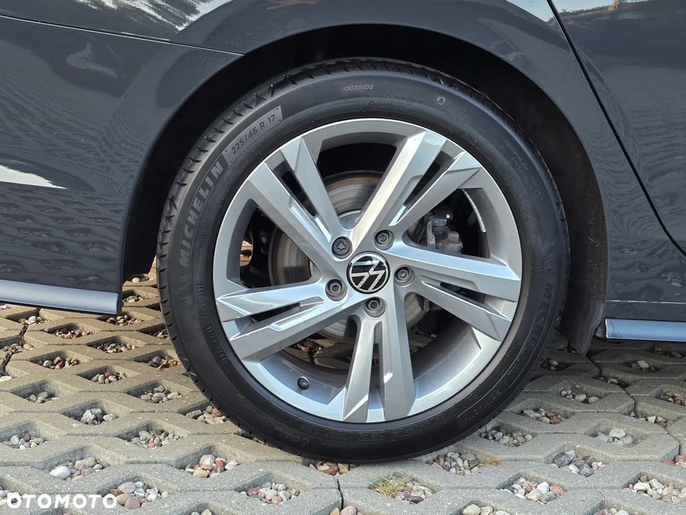 Volkswagen Golf Variant 2.0 TDI SCR DSG R-Line - 34