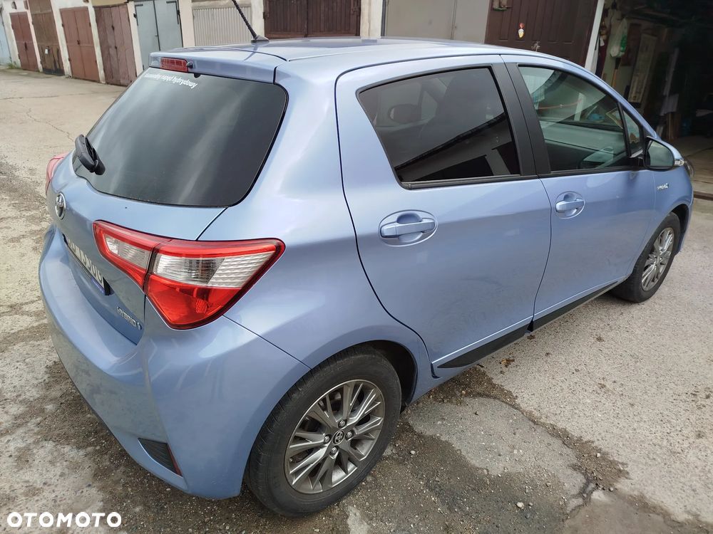 Toyota Yaris Hybrid 100 Premium - 4