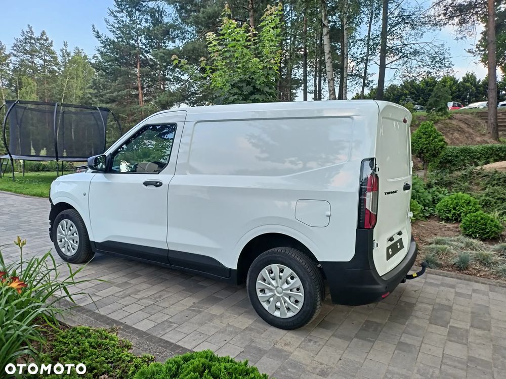 Ford Transit Courier - 9
