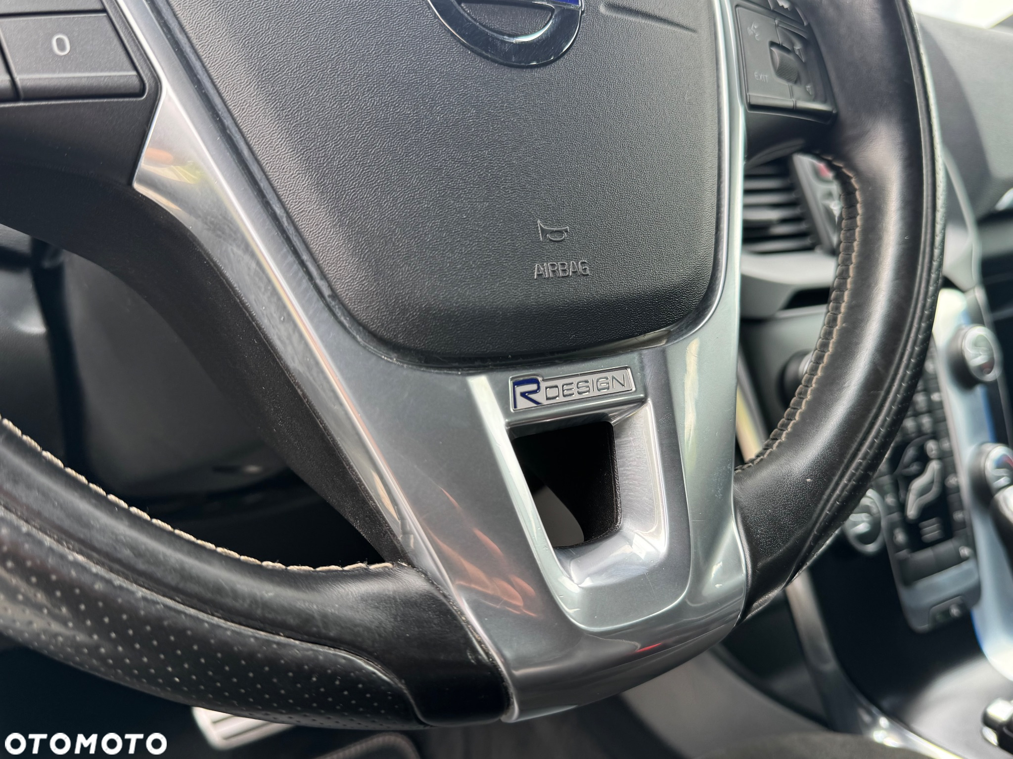 Volvo V40 D2 Drive-E R-Design Momentum - 12