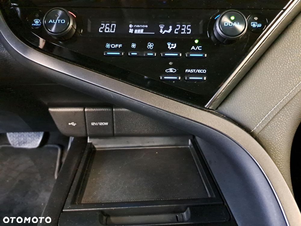 Toyota Camry 2.5 Hybrid Prestige CVT - 27