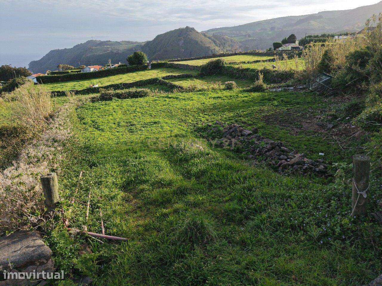 Terreno Urbanizável com Vista Mar e Montanha na Ilha das Flores - Grande imagem: 3/8