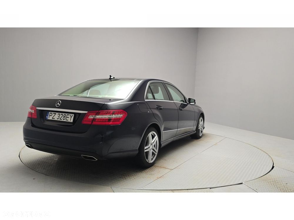 Mercedes-Benz Klasa E - 32
