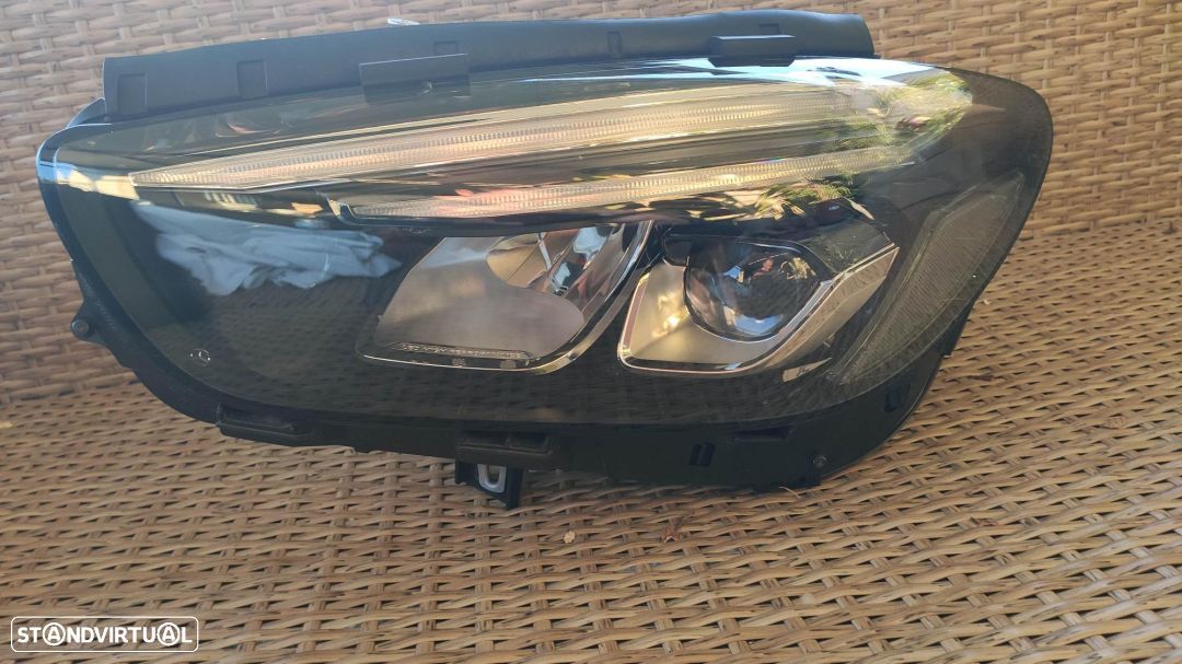 farol esquerdo full Led performance Mercedes classe B w247 - 1