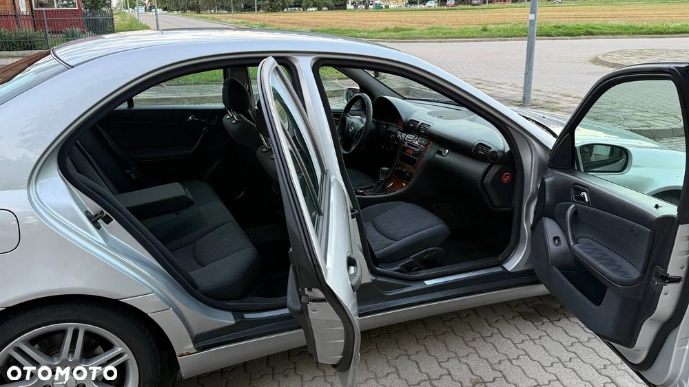 Mercedes-Benz Klasa C 220 CDI Classic - 3