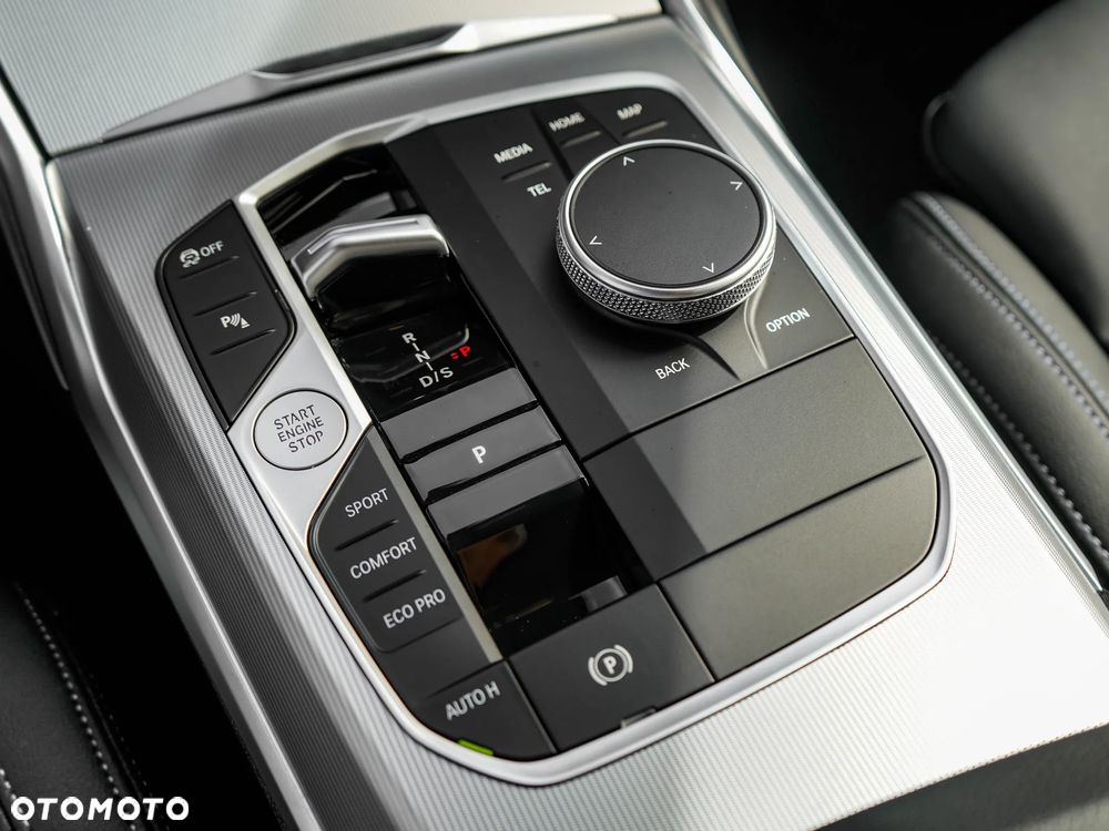 BMW Seria 3 320d xDrive mHEV - 23