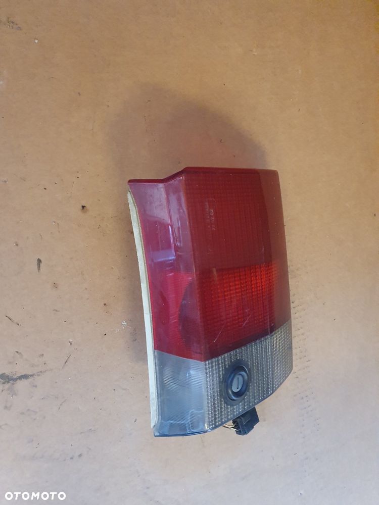 LAMPA TYŁ W KLAPE AUDI 80 B3 ORYGINAŁ - 3