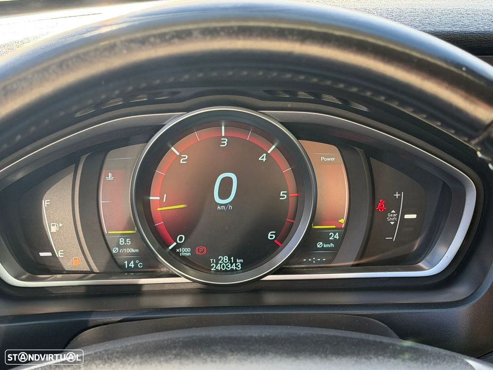 Volvo V40 D3 R Design - 20