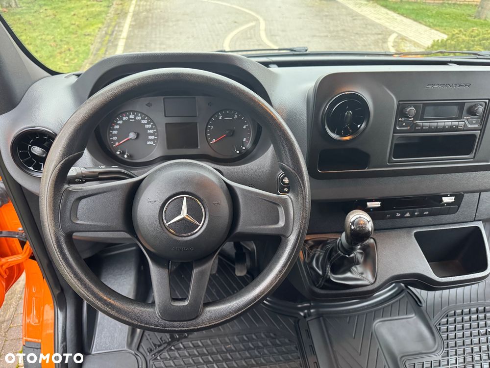 Mercedes-Benz Sprinter - 22