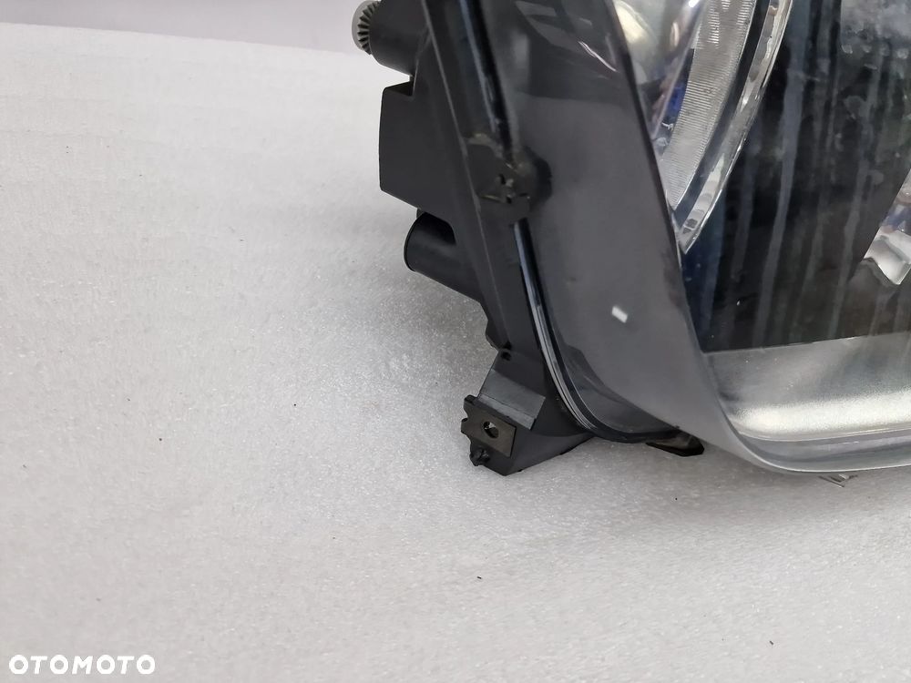 VW AMAROK 2H 09- PRAWA LAMPA PRZEDNIA PRZÓD , NR AUKCJI LA102 - 2