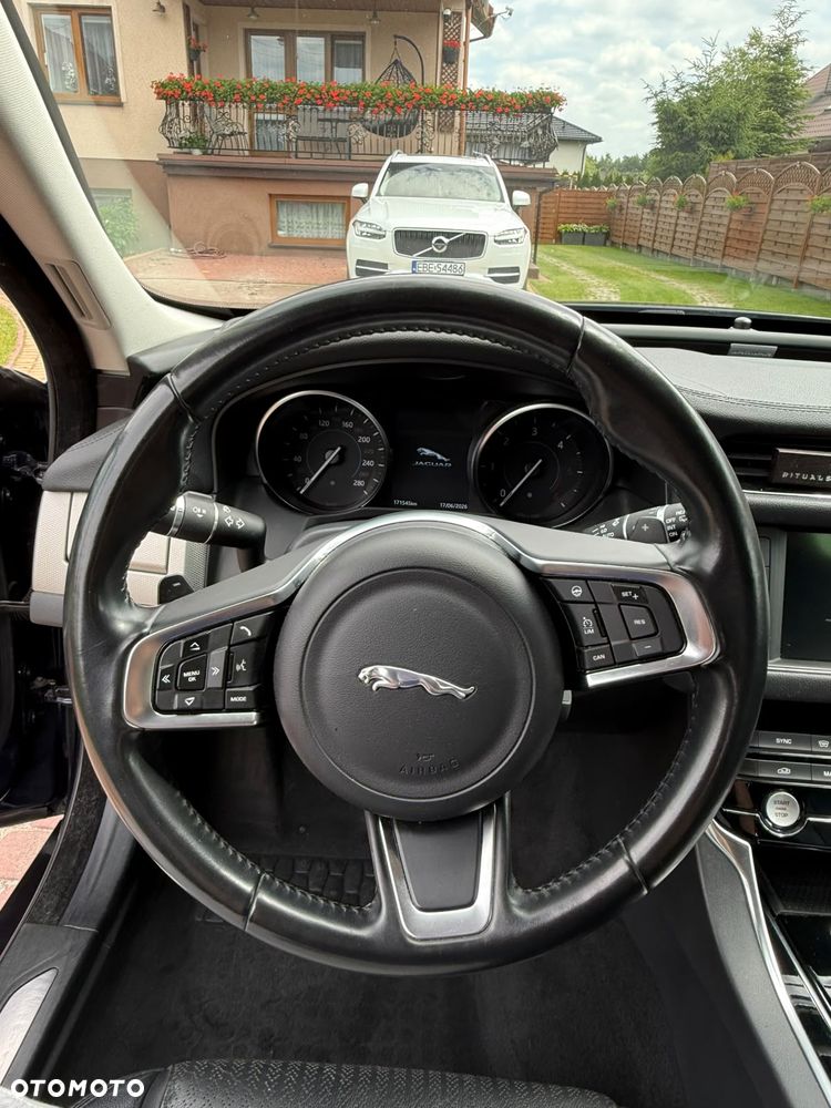 Jaguar XF 2.0 i4D AWD Prestige - 24