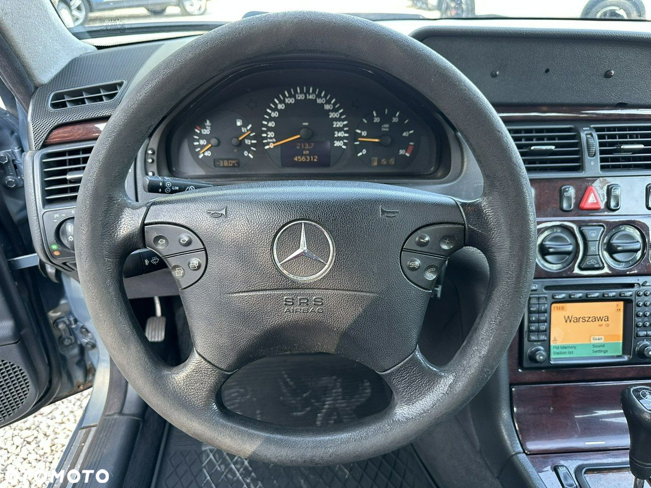 Mercedes-Benz Klasa E - 21