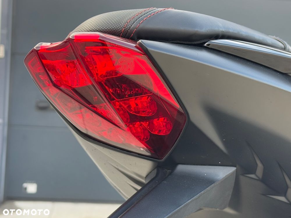 Triumph Street Triple - 21