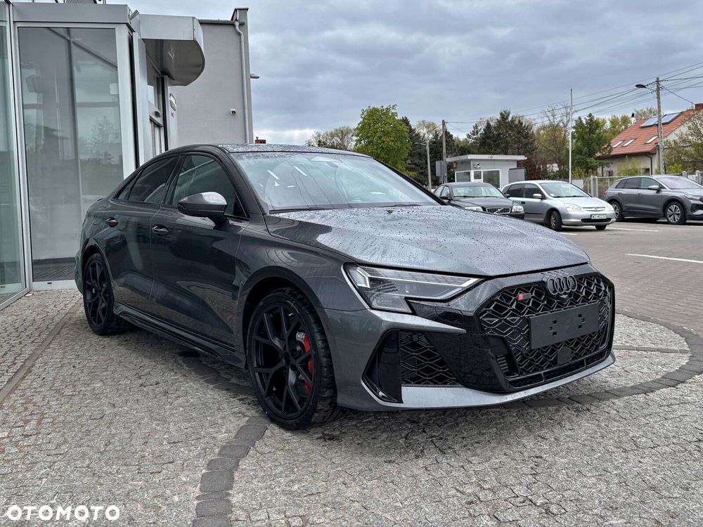 Audi RS3 Limousine - 11