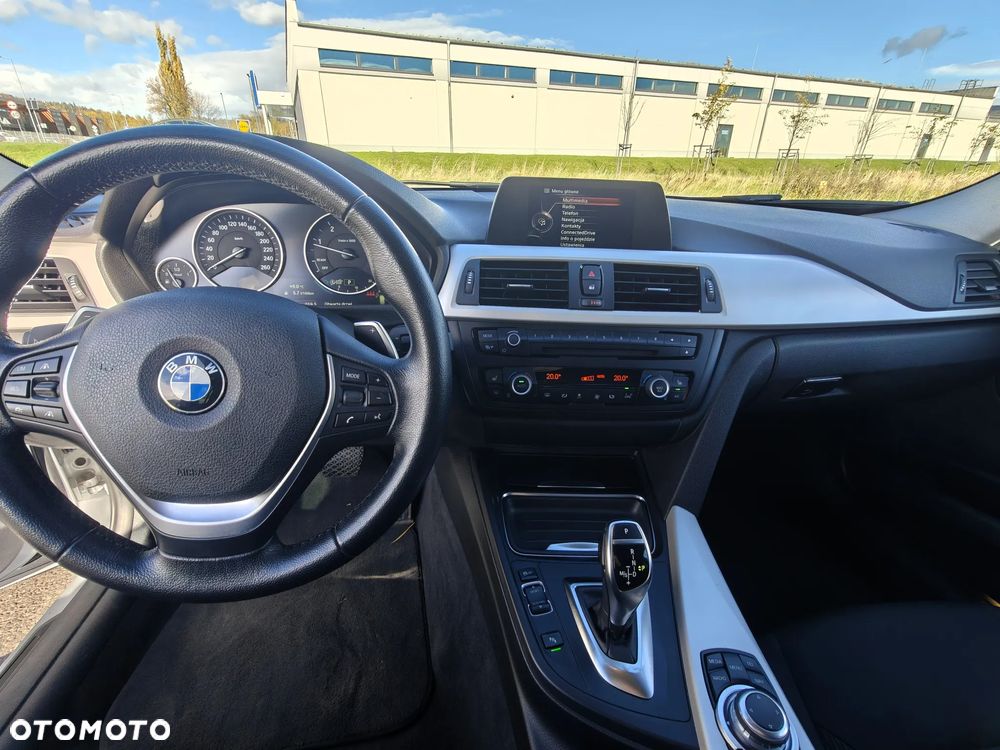 BMW Seria 3 320d Touring Sport Line - 11