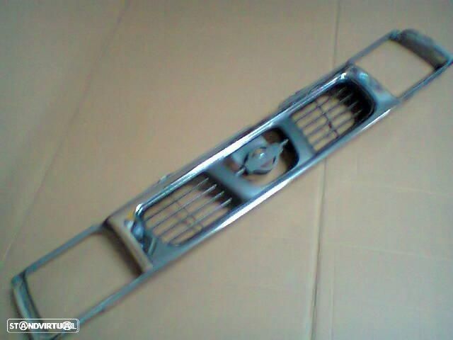 Grelha Cromada Nissan Pickup D22 1998-2001 NOVA - 1