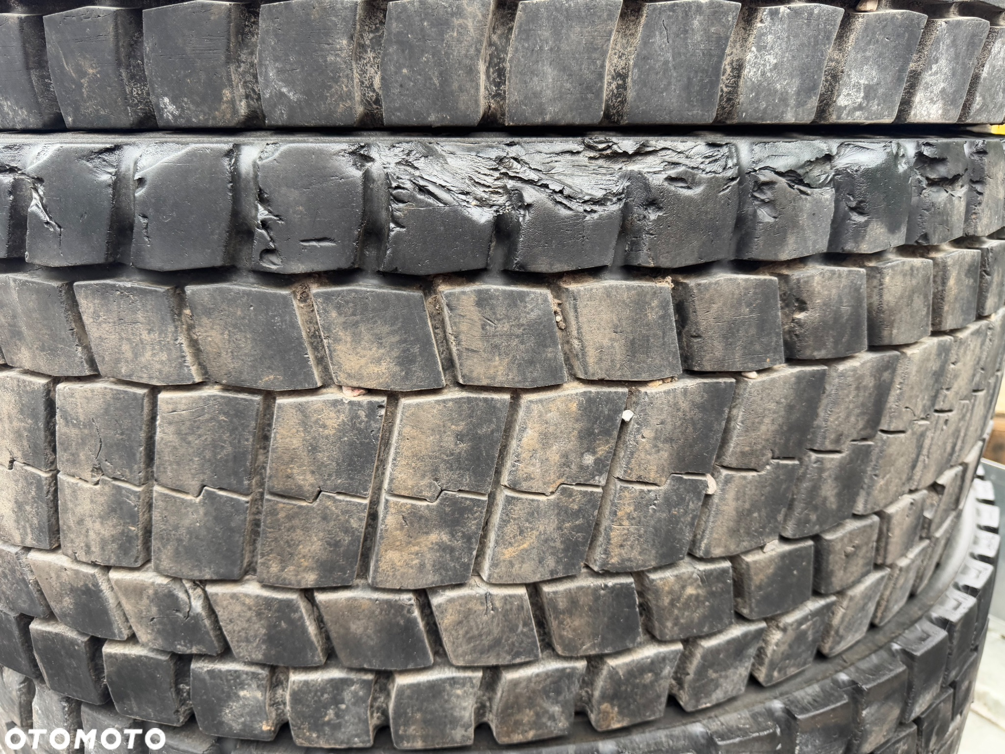 Komplet 4 opon Bridgestone 315/70 R22,5 - 4