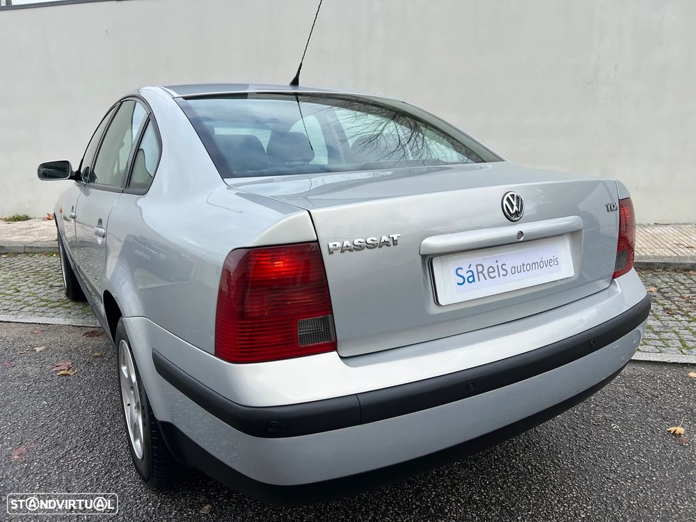 VW Passat 1.9 TDi Confortline - 31