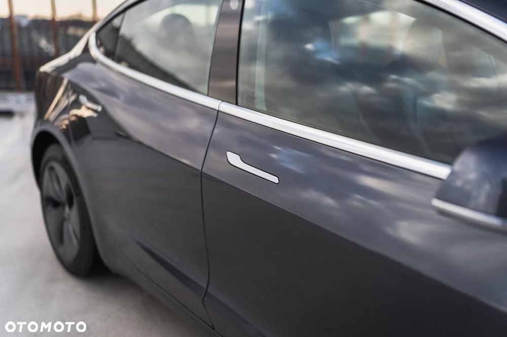 Tesla Model 3 - 11