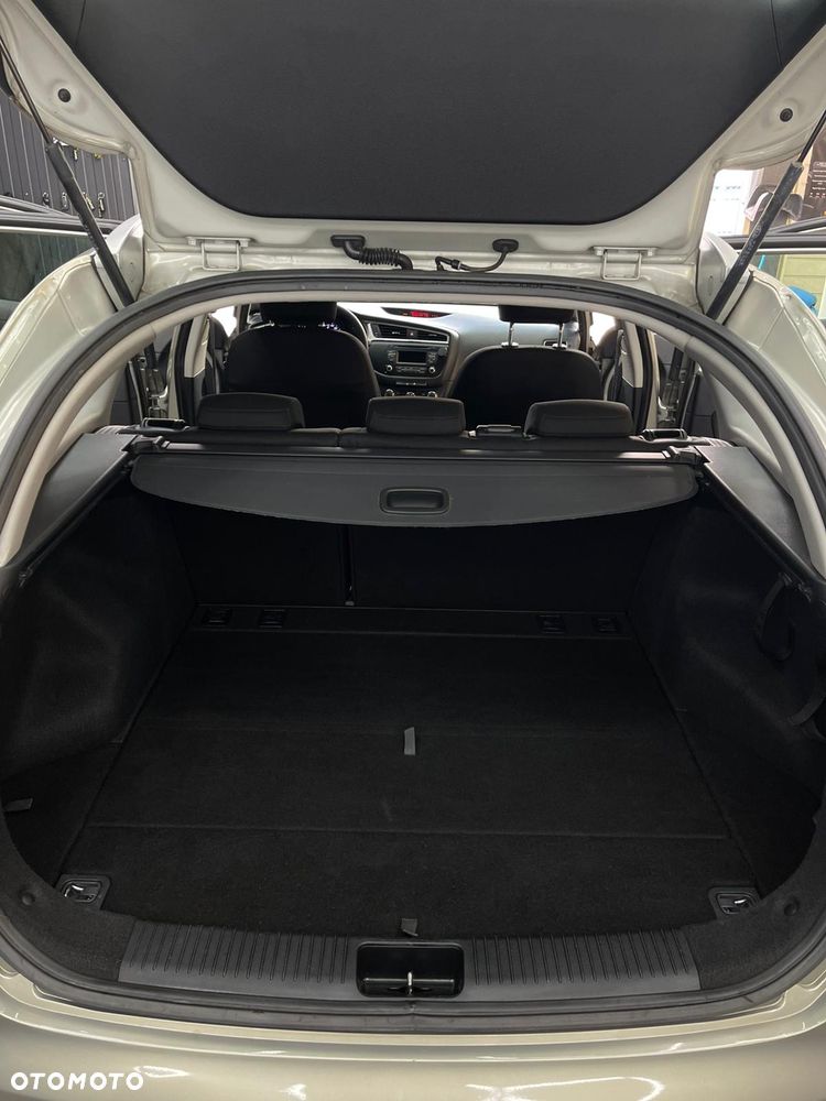 Kia Ceed 1.6 GDI ISG UEFA EURO 2016 - 13