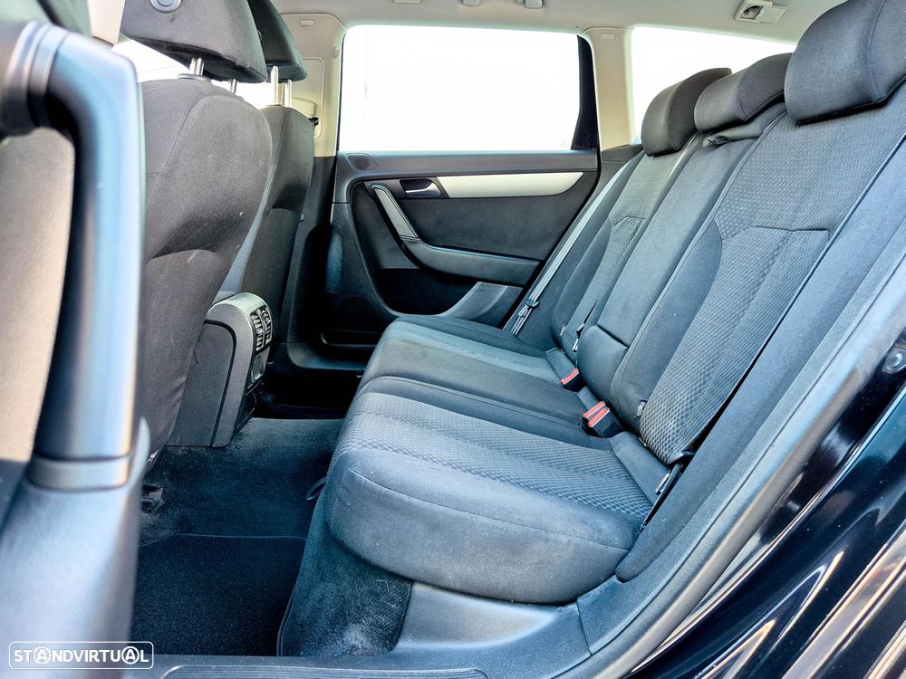 VW Passat Variant 2.0 TDi Confortline - 9