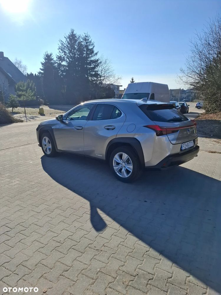 Lexus UX - 4