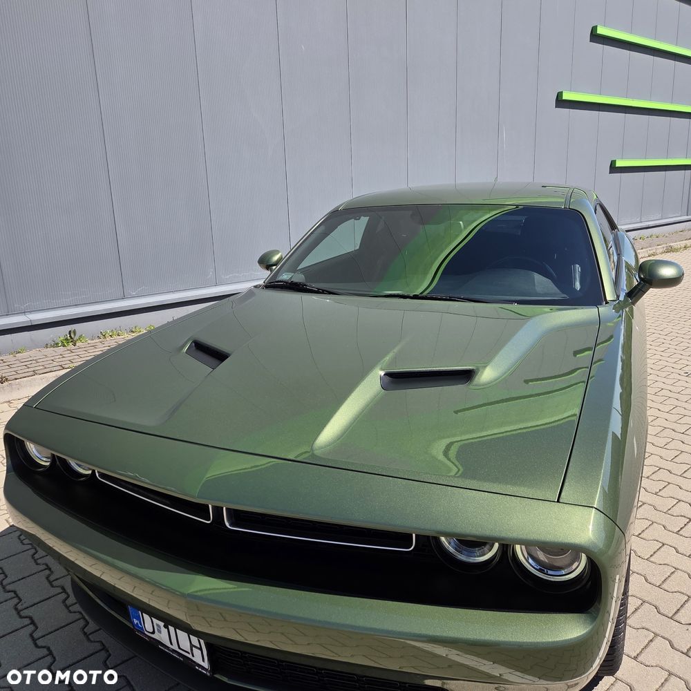 Dodge Challenger - 12
