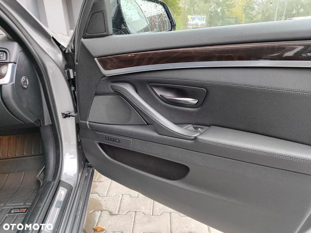 BMW Seria 5 520d xDrive Luxury Line - 13