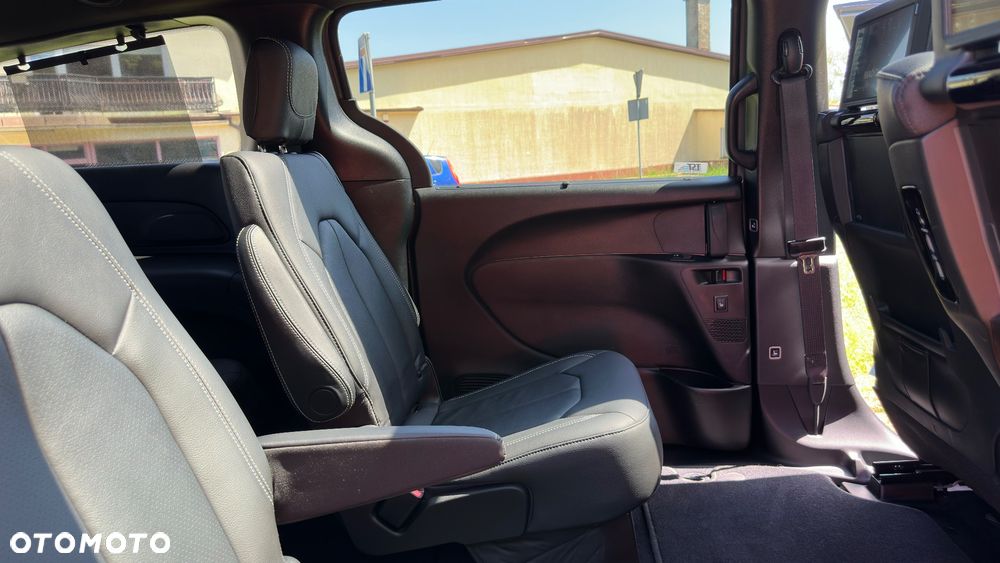 Chrysler Pacifica - 25