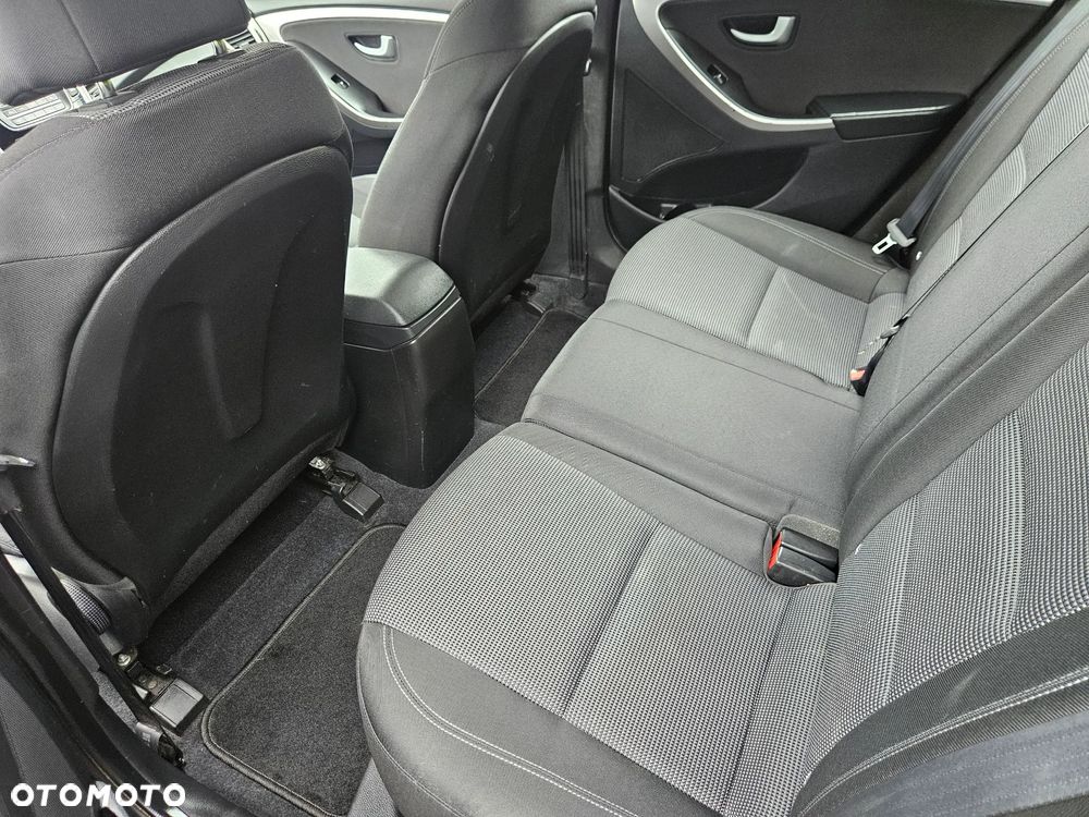 Hyundai i30 1.6 Comfort - 12