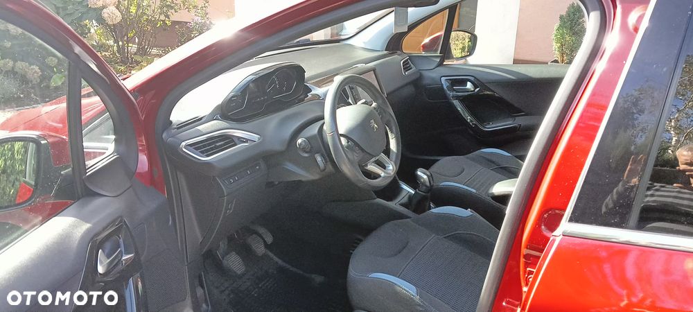 Peugeot 208 1.2 PureTech Allure - 8