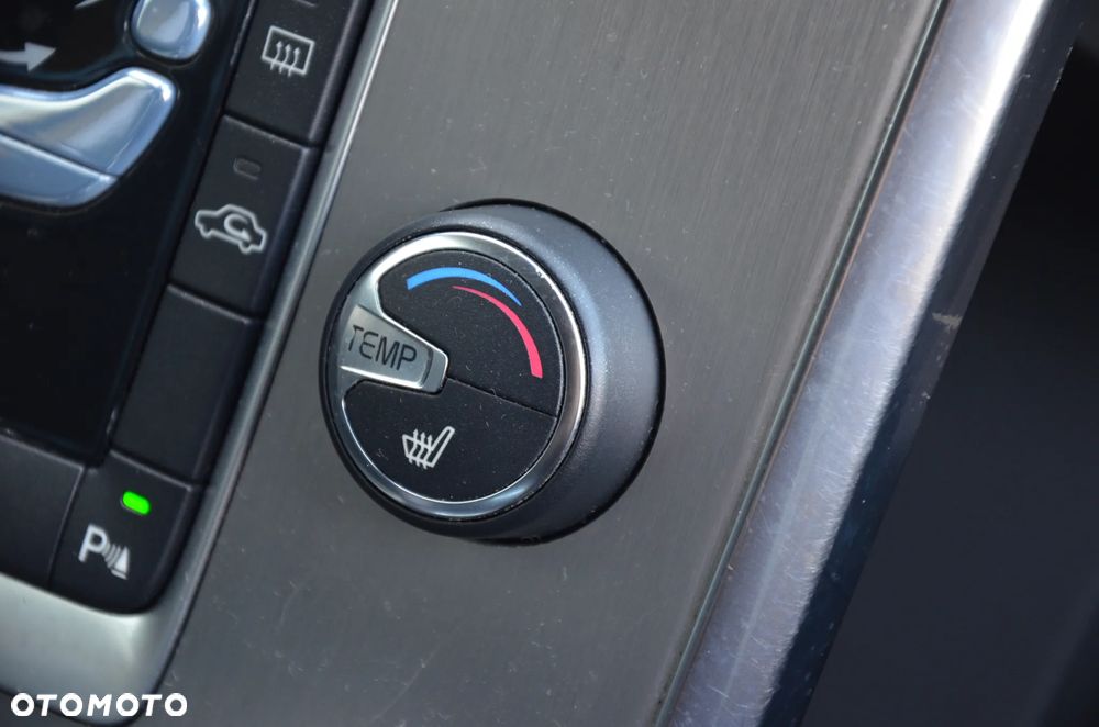 Volvo XC 60 D4 Momentum - 19