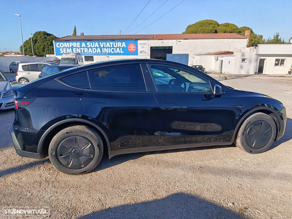 Tesla Model Y - 7
